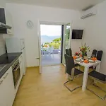 Appartement Vesela - Comfort One Bedroom With Balcony And Sea View *