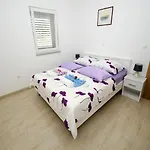Appartement Vesela - Comfort One Bedroom With Balcony And Sea View *