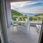 Vesela - Comfort One Bedroom With Balcony And Sea View * Janjina