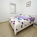 Appartement Vesela - Comfort One Bedroom With Balcony And Sea View *