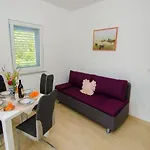 Vesela - Comfort One Bedroom With Balcony And Sea View Appartement *