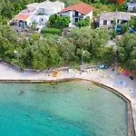 Vesela - Comfort One Bedroom With Balcony And Sea View *