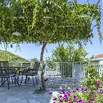 Vesela - Comfort One Bedroom With Balcony And Sea View