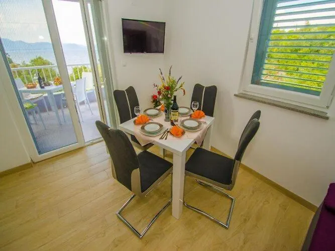 Vesela - Comfort One Bedroom With Balcony And Sea View Janjina