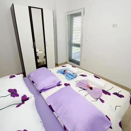 Vesela - Comfort One Bedroom With Balcony And Sea View Janjina