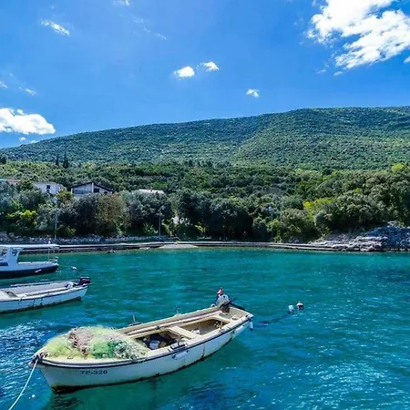 Vesela - Comfort One Bedroom With Balcony And Sea View