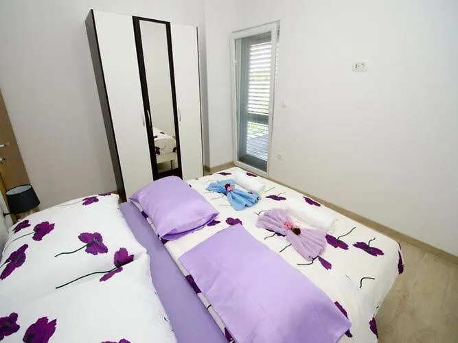 Vesela - Comfort One Bedroom With Balcony And Sea View Janjina