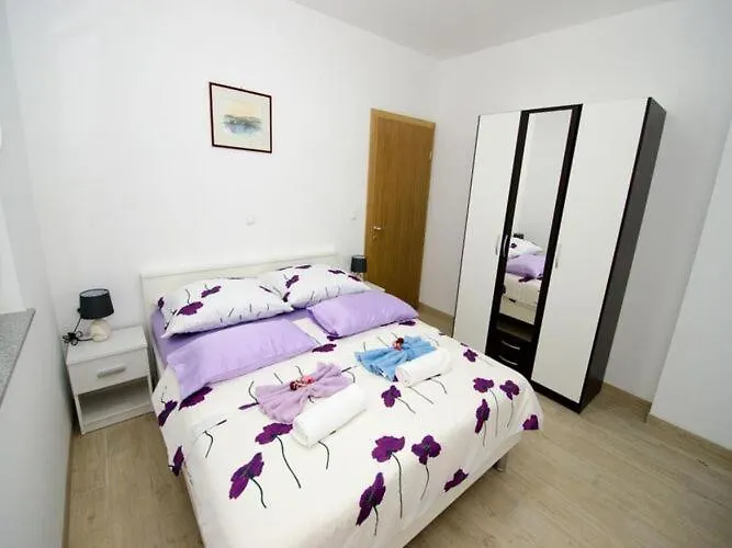 Vesela - Comfort One Bedroom With Balcony And Sea View 아파트