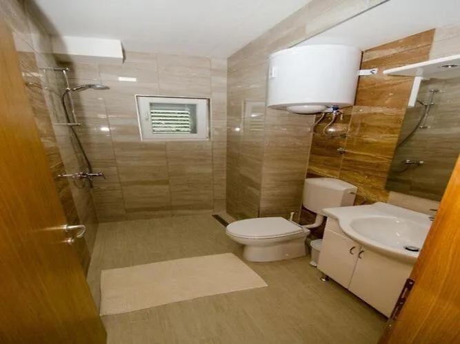 Vesela - Comfort One Bedroom With Balcony And Sea View *