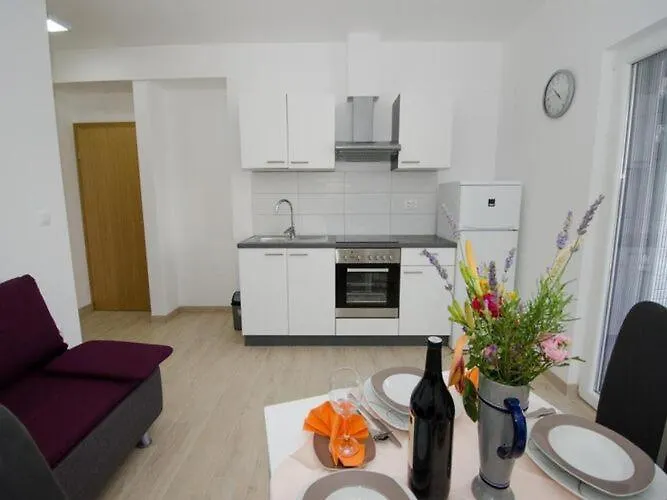 Vesela - Comfort One Bedroom With Balcony And Sea View * Janjina