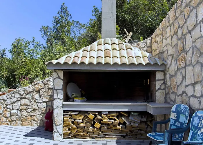 Vesela - Comfort One Bedroom With Balcony And Sea View 아파트