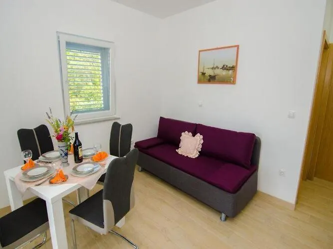 Vesela - Comfort One Bedroom With Balcony And Sea View 아파트 *